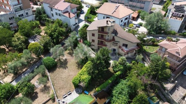 casa indipendente in vendita ad Isernia in zona Contrada Belvedere
