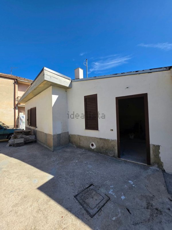 casa indipendente in vendita ad Isernia in zona Contrada Le Piane
