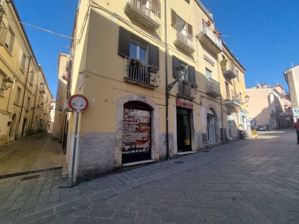 negozio in vendita ad Isernia in zona Contrada Belvedere