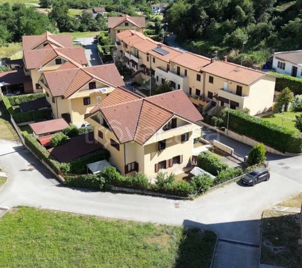 casa indipendente in vendita a Macchia d'Isernia