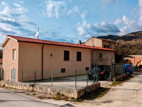 casa indipendente in vendita a Macchiagodena