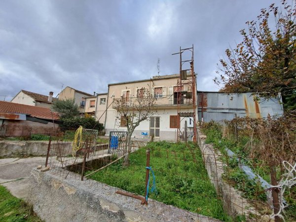 casa indipendente in vendita a Macchiagodena