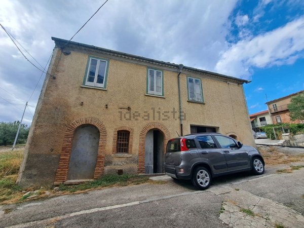 casa indipendente in vendita a Macchiagodena