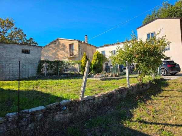 casa indipendente in vendita a Macchiagodena