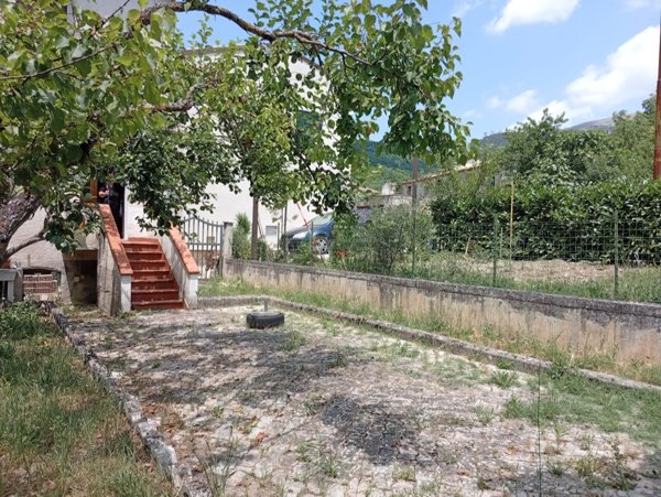 casa indipendente in vendita a Macchiagodena