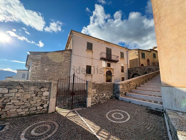 casa indipendente in vendita a Macchiagodena
