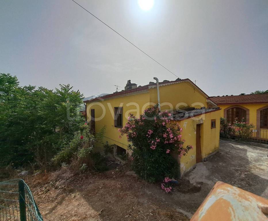 casa indipendente in vendita a Macchiagodena