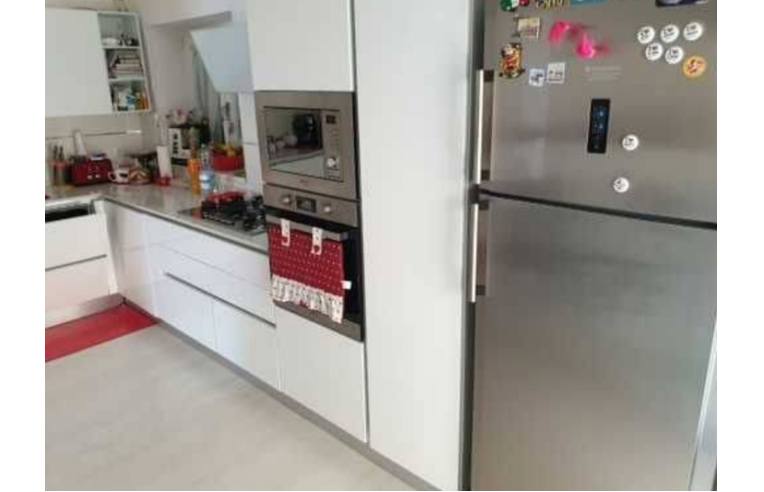 casa indipendente in vendita a Montaquila in zona Roccaravindola