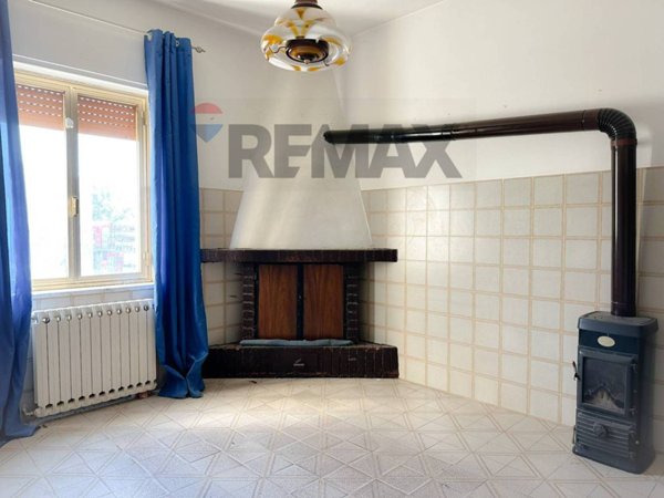 appartamento in vendita a Montaquila in zona Roccaravindola