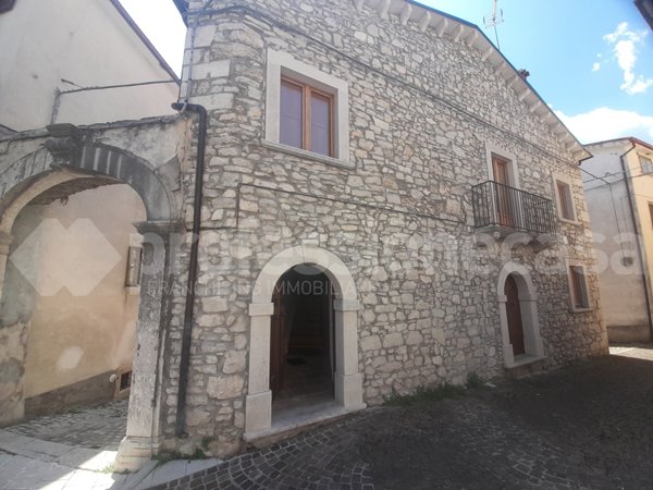 casa indipendente in vendita a Montenero Val Cocchiara