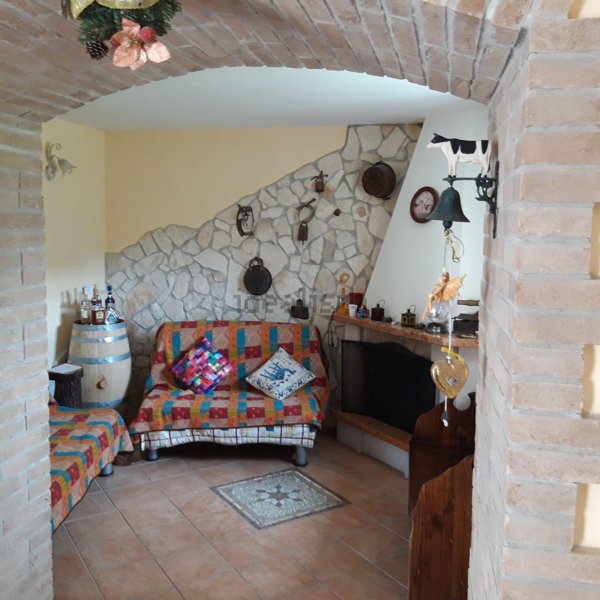 appartamento in vendita a Montenero Val Cocchiara