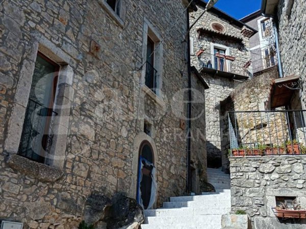 appartamento in vendita a Montenero Val Cocchiara