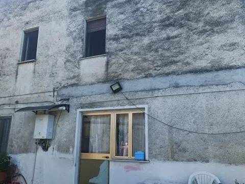 casa indipendente in vendita a Monteroduni in zona Sant'Eusanio
