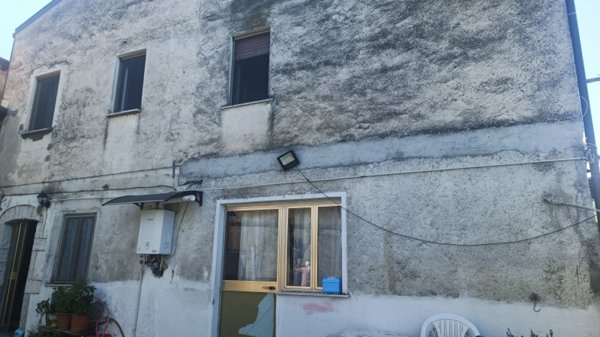 casa indipendente in vendita a Monteroduni in zona Sant'Eusanio