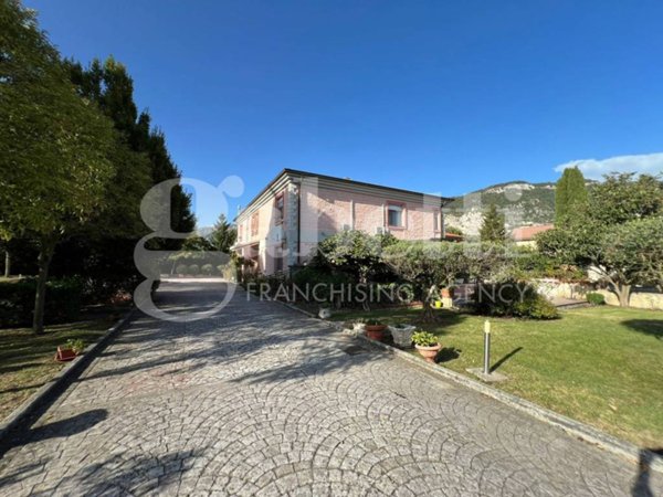 casa indipendente in vendita a Pesche