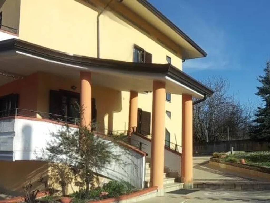 casa indipendente in vendita a Pesche