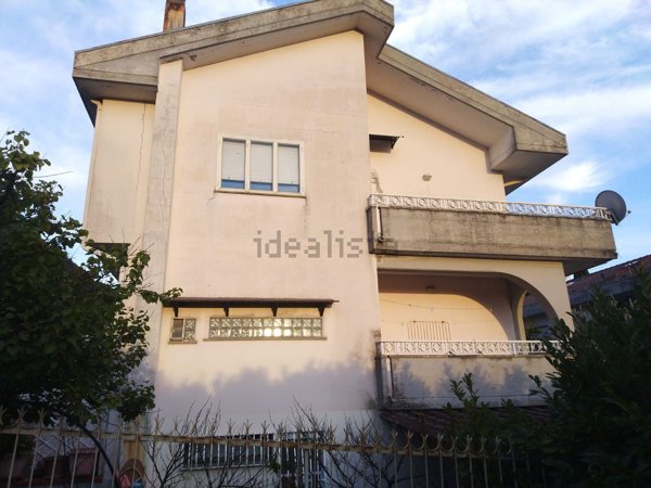 casa indipendente in vendita a Pesche