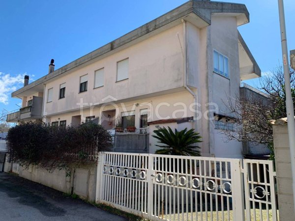 casa indipendente in vendita a Pesche