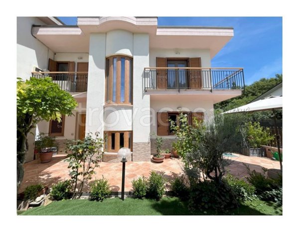 casa indipendente in vendita a Pesche