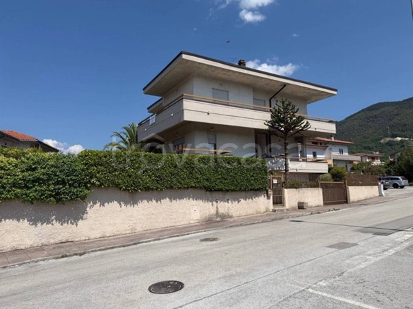 casa indipendente in vendita a Pesche