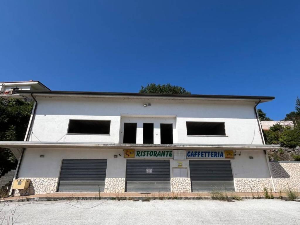 intera palazzina in vendita a Pesche