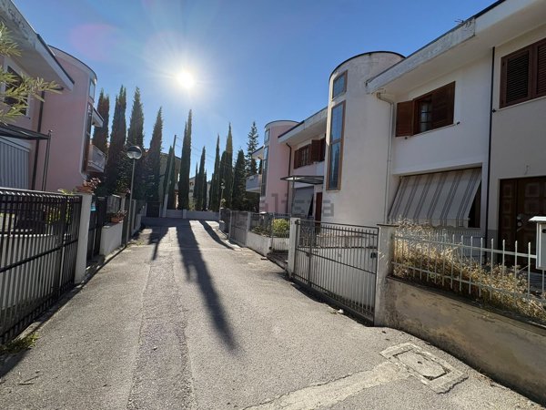 casa indipendente in vendita a Pesche