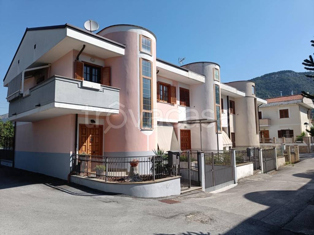 casa indipendente in vendita a Pesche