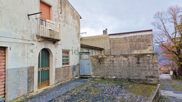 casa indipendente in vendita a Pescolanciano