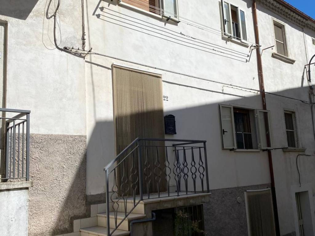 casa indipendente in vendita a Pescolanciano