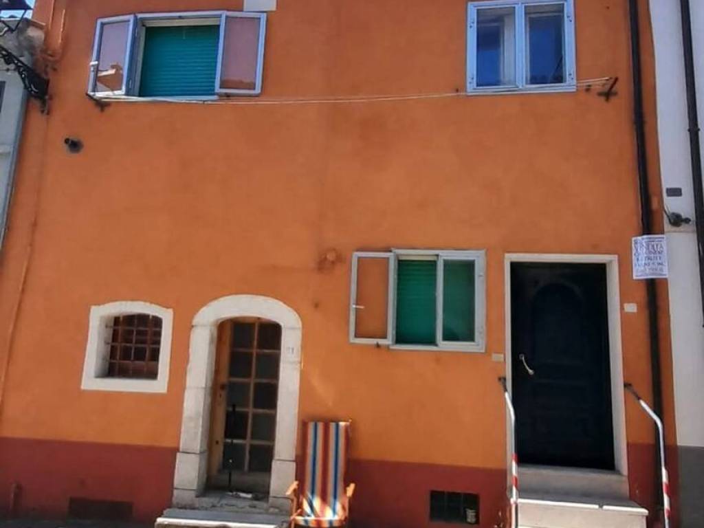 casa indipendente in vendita a Pescolanciano