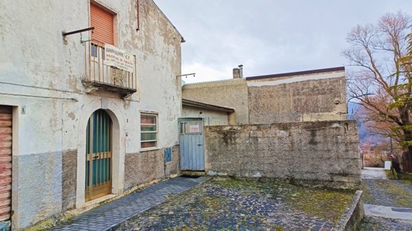 casa indipendente in vendita a Pescolanciano