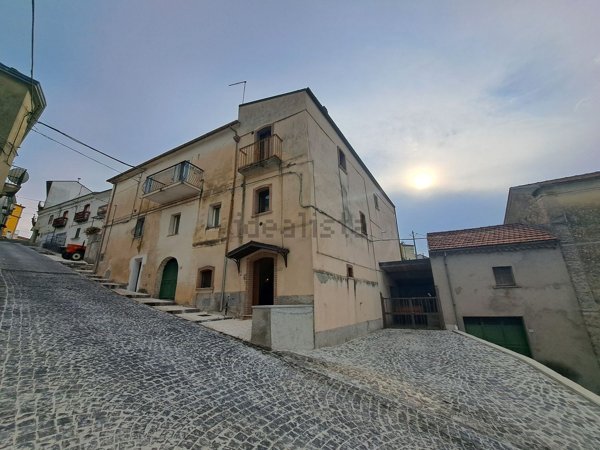 casa indipendente in vendita a Pettoranello del Molise