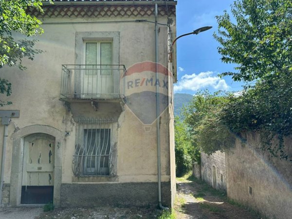 casa indipendente in vendita a Pizzone