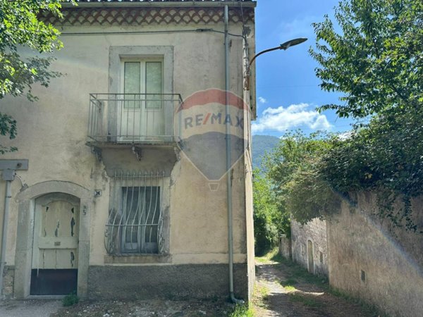 casa indipendente in vendita a Pizzone