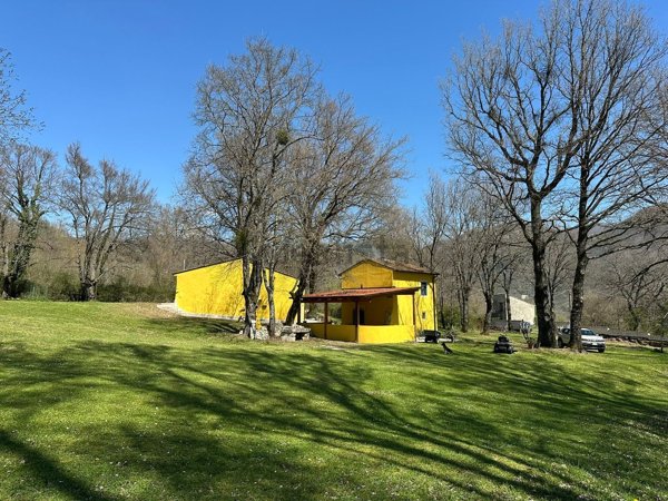 casa indipendente in vendita a Pizzone in zona Ommaro