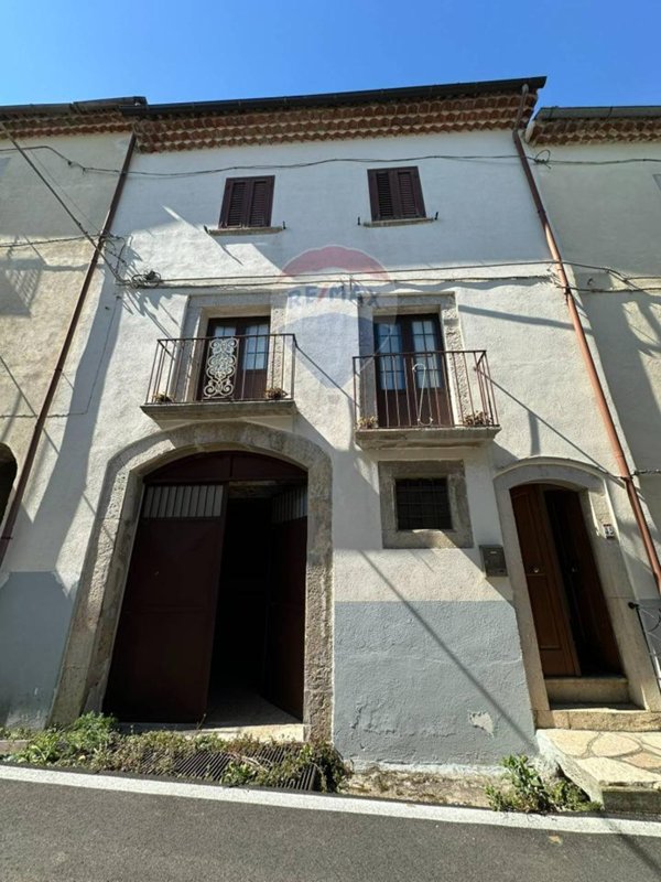 casa indipendente in vendita a Pizzone