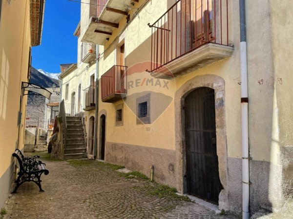 casa indipendente in vendita a Pizzone