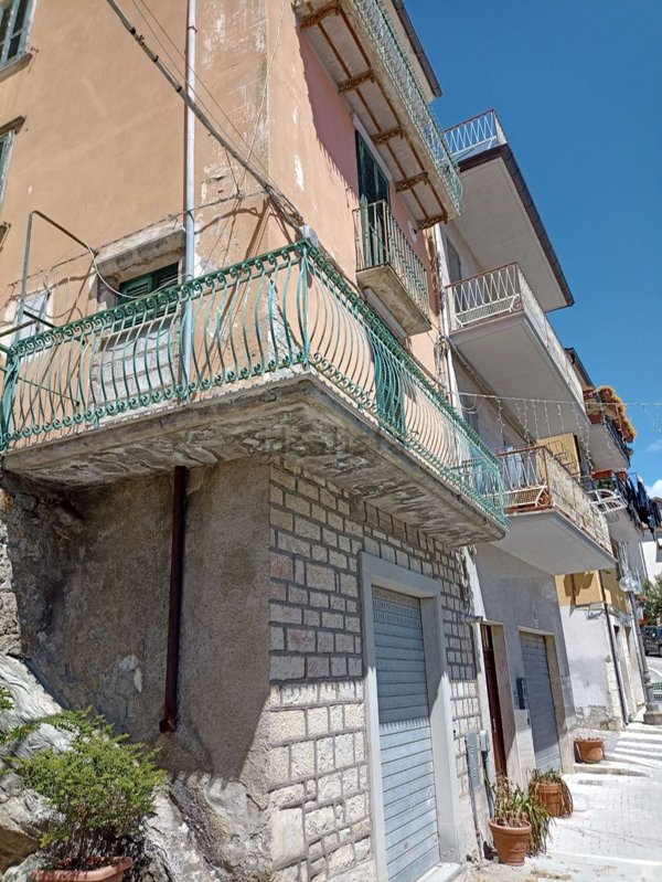 esavano in vendita a Poggio Sannita