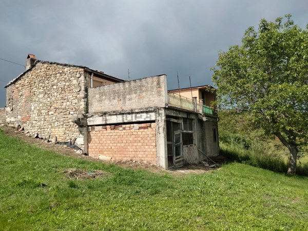 casa indipendente in vendita a Poggio Sannita