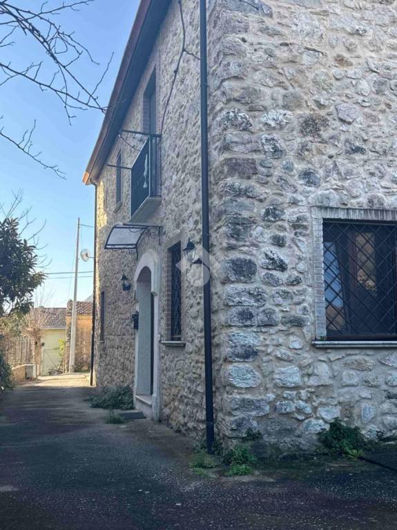 casa indipendente in vendita a Pozzilli in zona Collegrotta