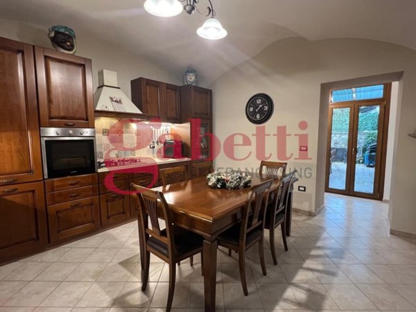 casa indipendente in vendita a Pozzilli in zona Triverno