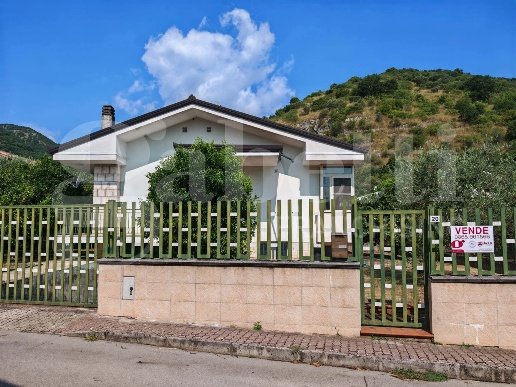 casa indipendente in vendita a Pozzilli in zona Triverno
