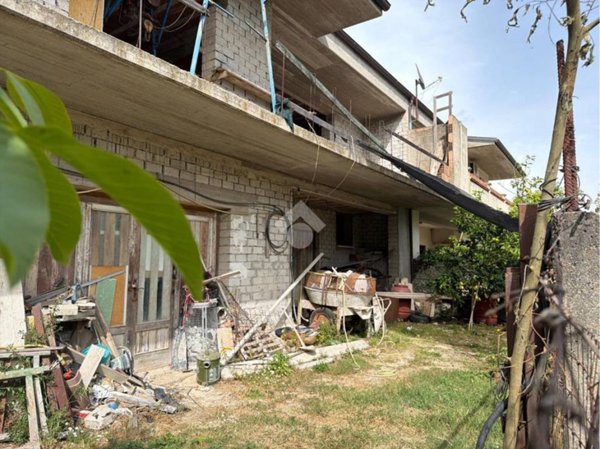 casa indipendente in vendita a Pozzilli in zona Triverno