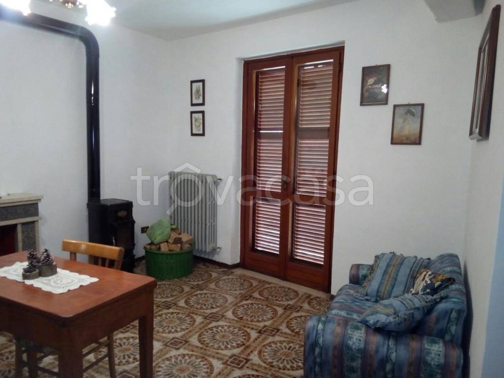 casa indipendente in vendita a Roccamandolfi
