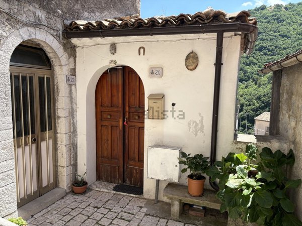 quadrivano in vendita a Roccamandolfi