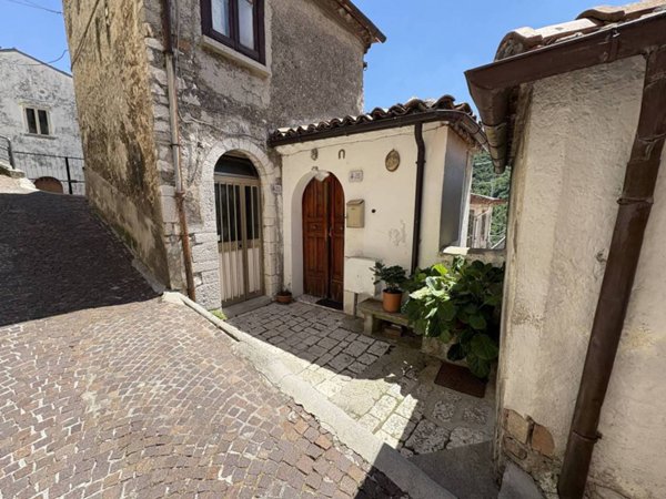 quadrivano in vendita a Roccamandolfi