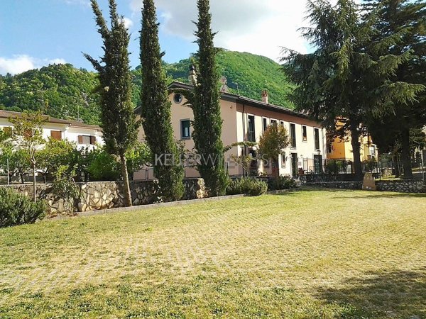 casa indipendente in vendita a Roccamandolfi