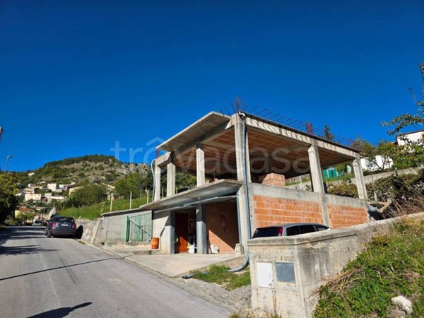 casa indipendente in vendita a Roccamandolfi