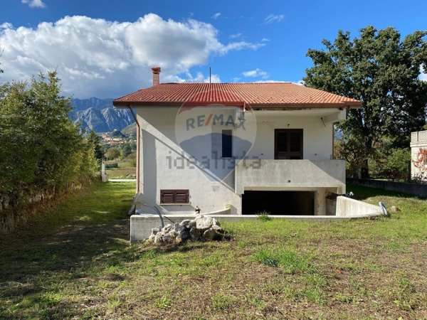 casa indipendente in vendita a Rocchetta a Volturno