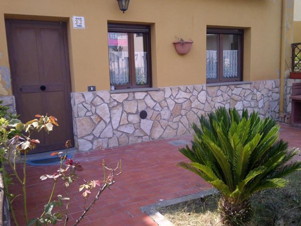 casa indipendente in vendita a Rocchetta a Volturno